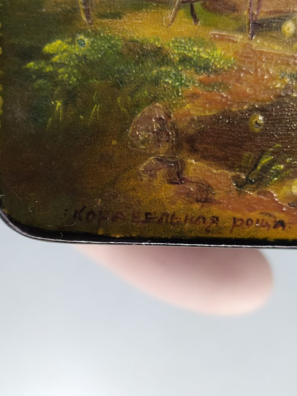 Vintage USSR lacquer box with painted lid and visible chip – detail 9