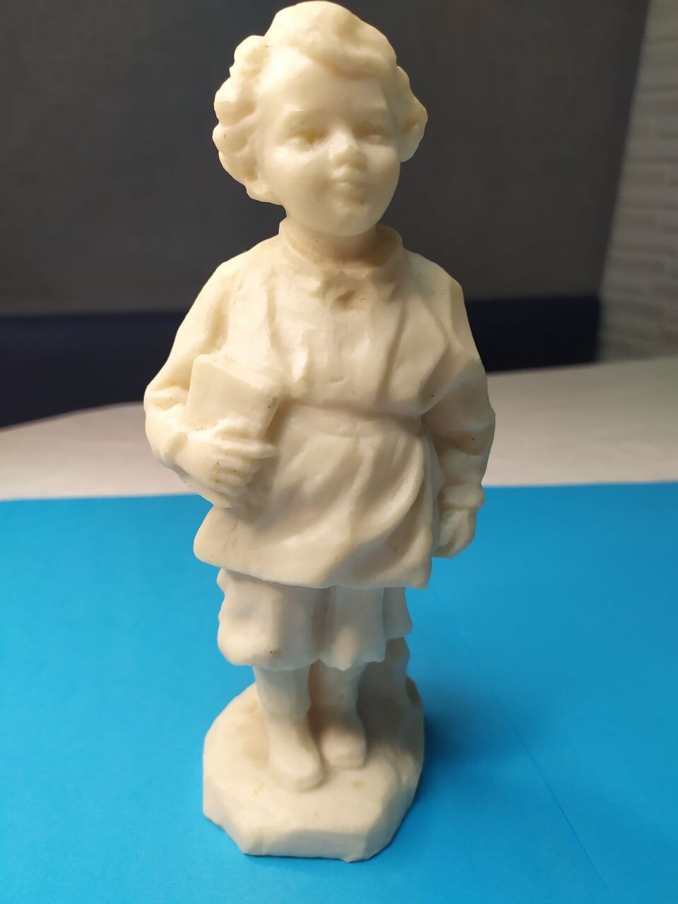 Young Lenin figurine shown next to a measuring tape – detail 10