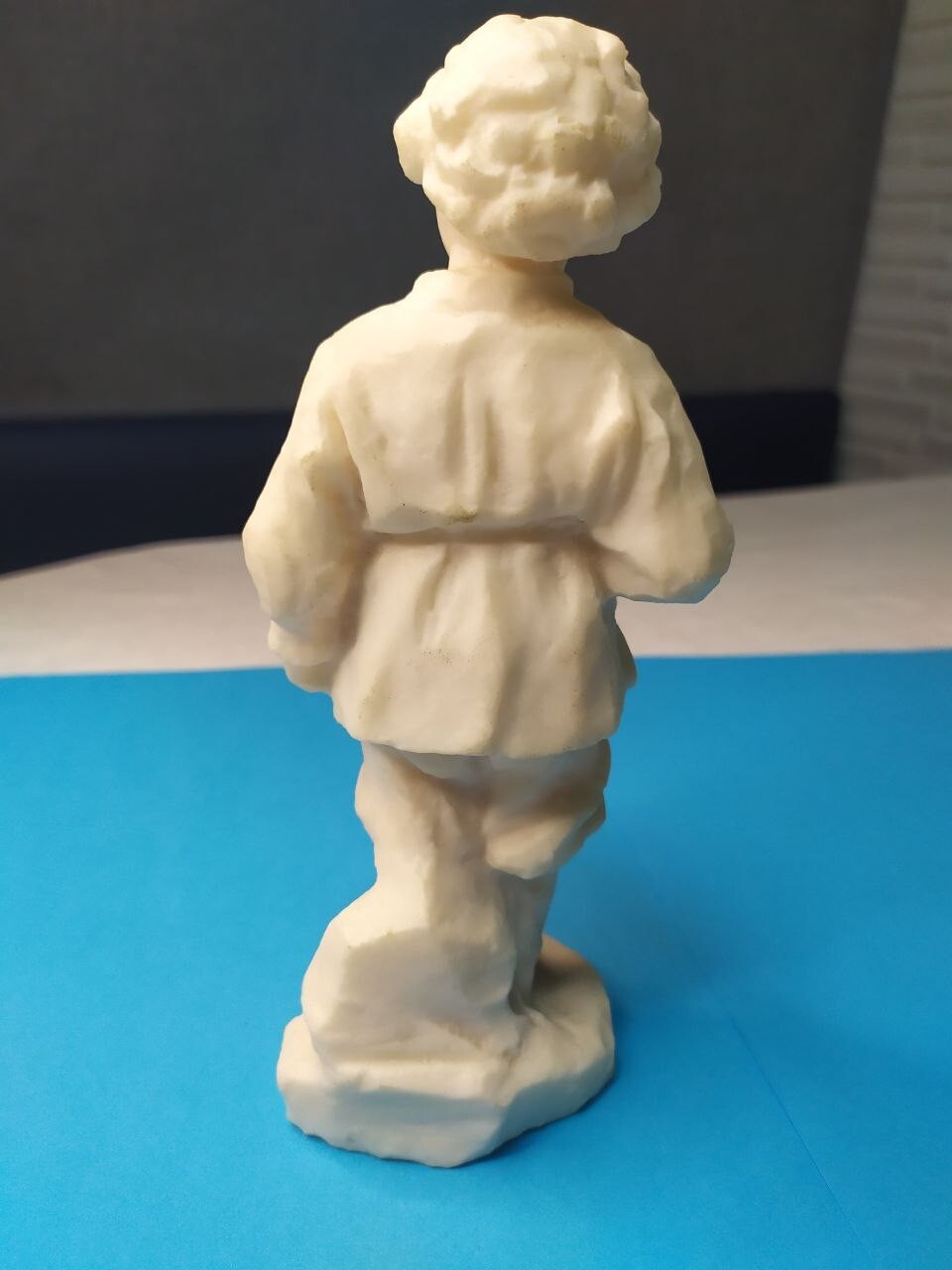 Soviet statue figurine with matte bone-like plastic texture – detail 9
