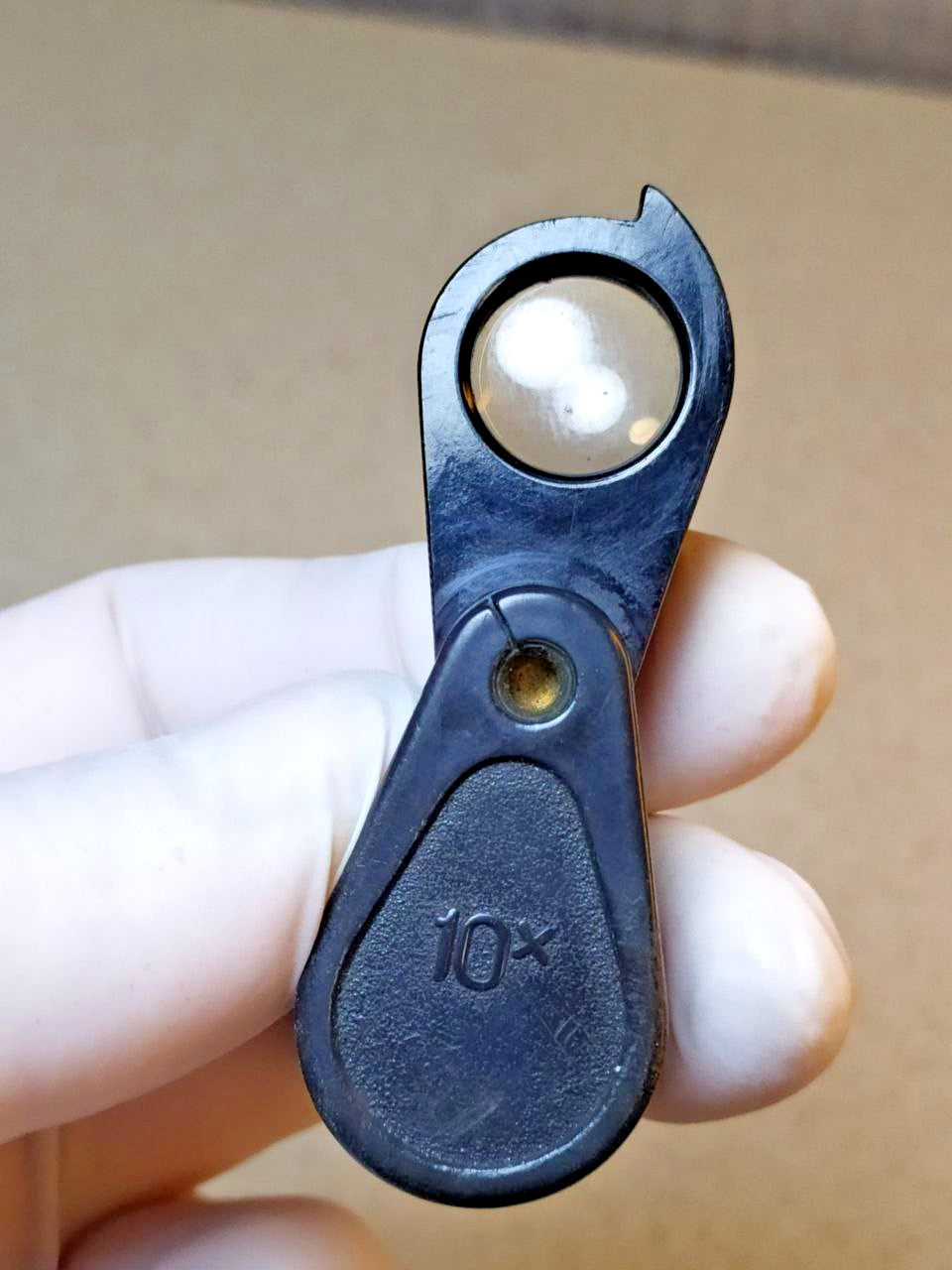 Scratches from use on the glass and case of the Soviet optic