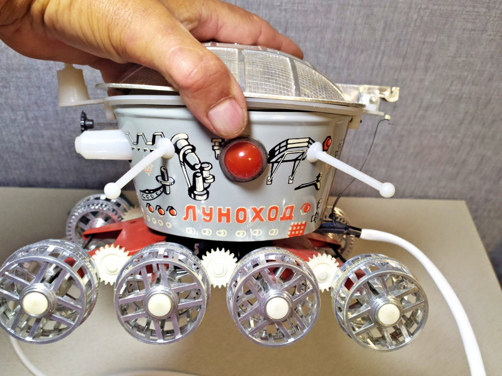 Lunokhod toy with eight mesh wheels and antenna – detail 11