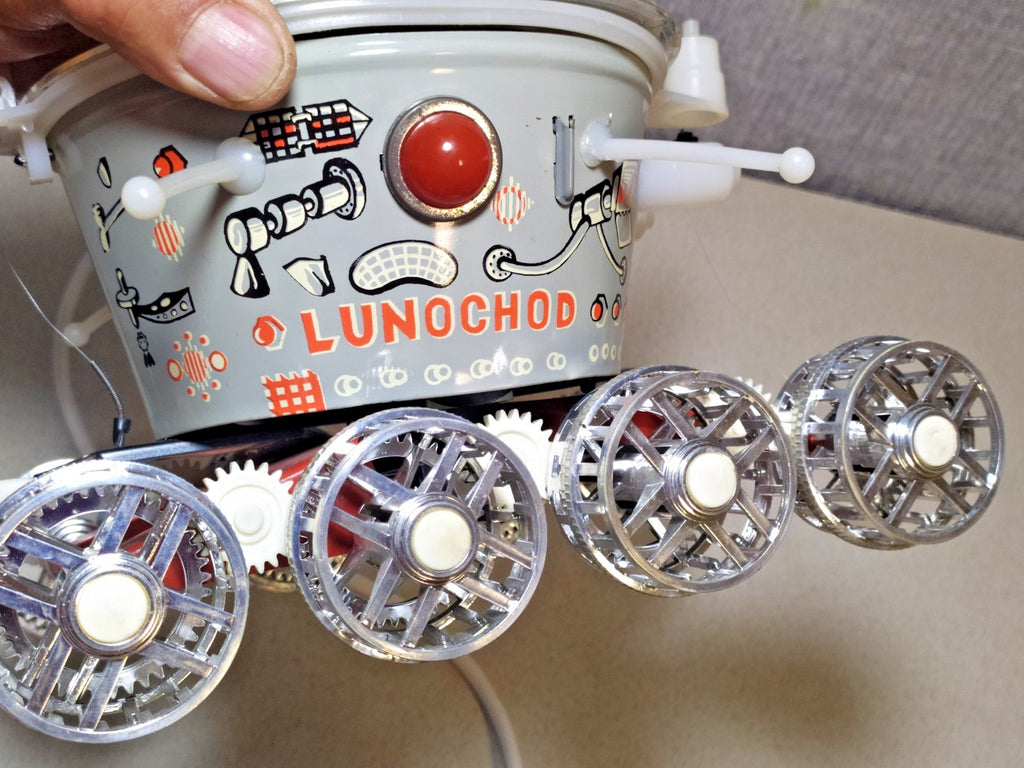 USSR lunar rover toy lid, red indicator light and lettering – detail 12