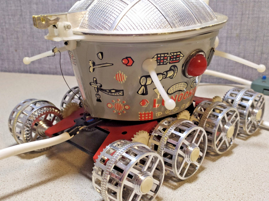 Lunokhod toy with eight mesh wheels and antenna – detail 14