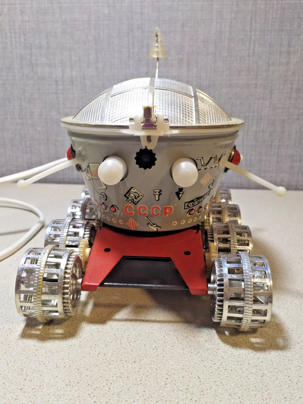USSR lunar rover toy lid, red indicator light and lettering – detail 6