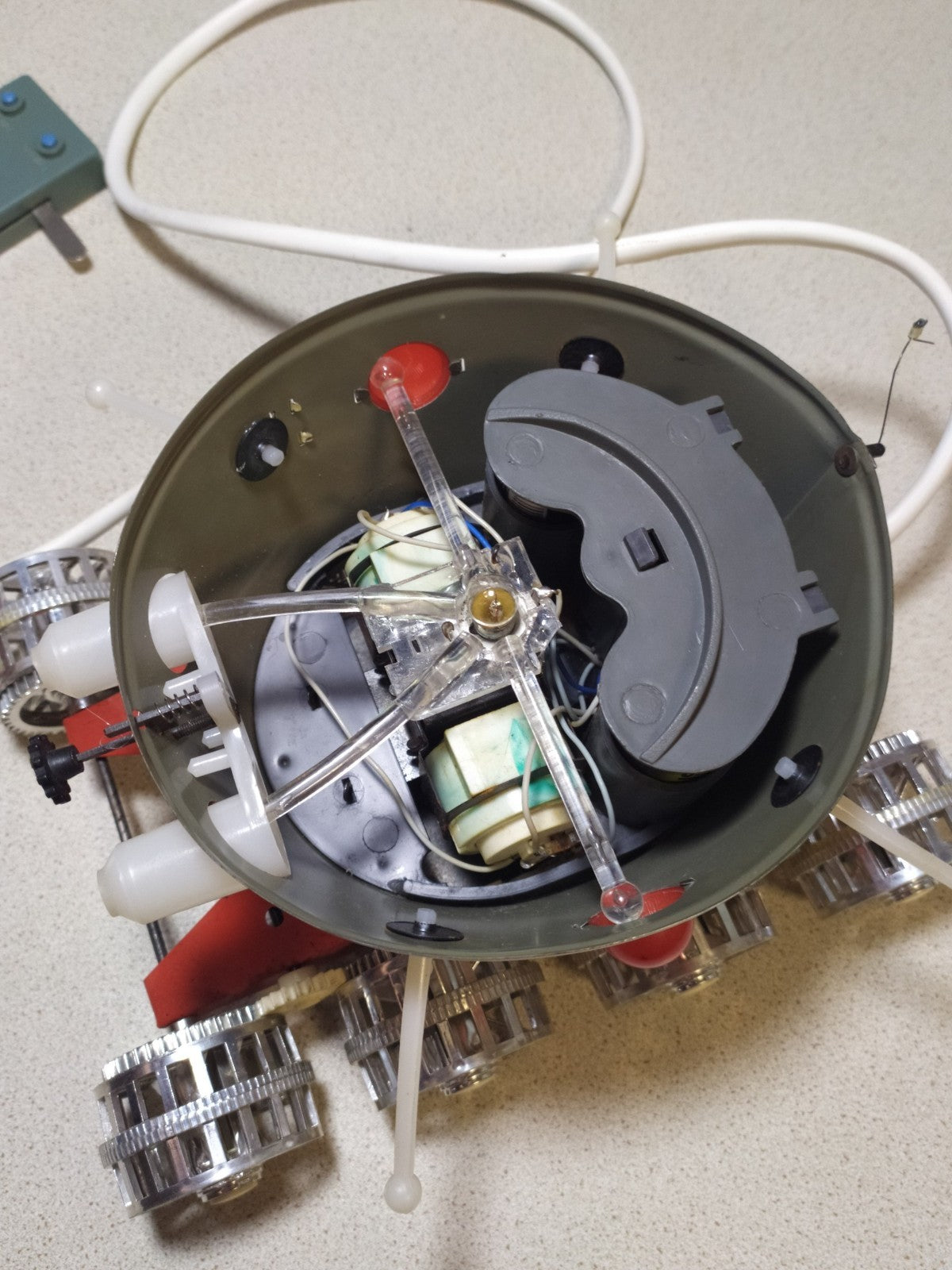 Lunokhod toy with eight mesh wheels and antenna – detail 8