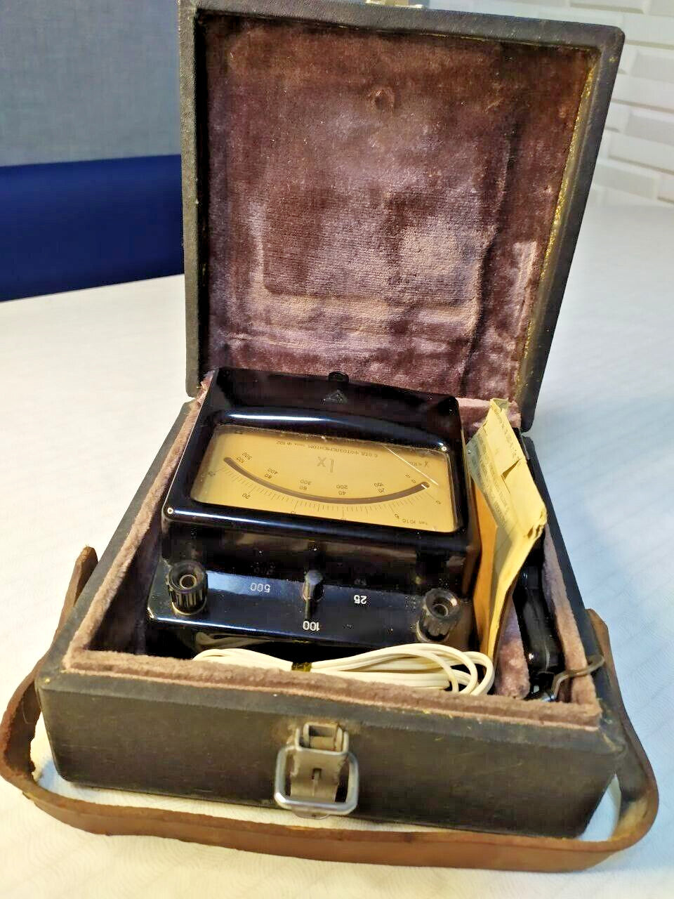 Soviet luxmeter Yu16 with F102 selenium photocell in its velvet-lined case