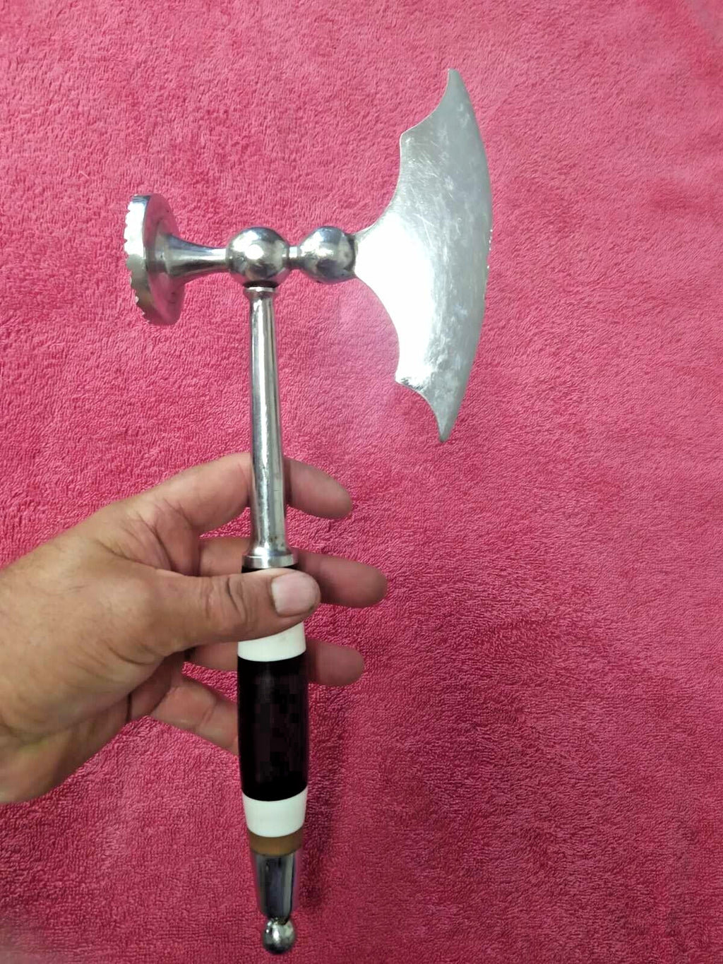 Mid-century cleaver handle with contrasting black and white rings – detail 9