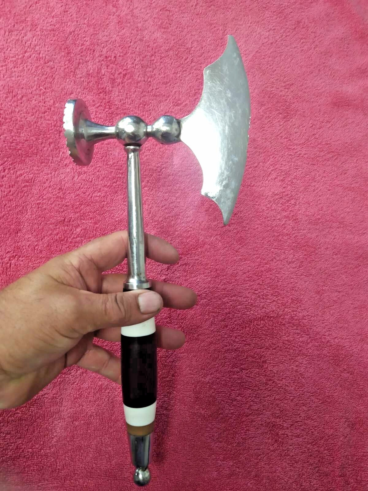 Mid-century cleaver handle with contrasting black and white rings – detail 9