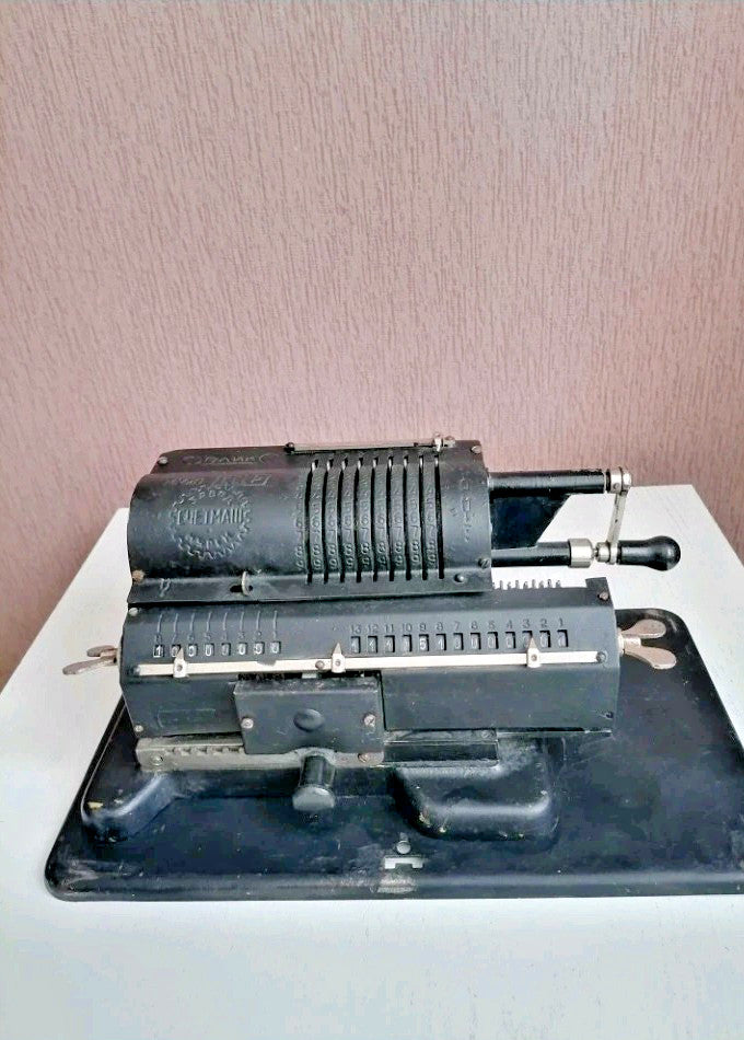 Soviet mechanical calculator Felix-M arithmometer by Schetmash Kursk