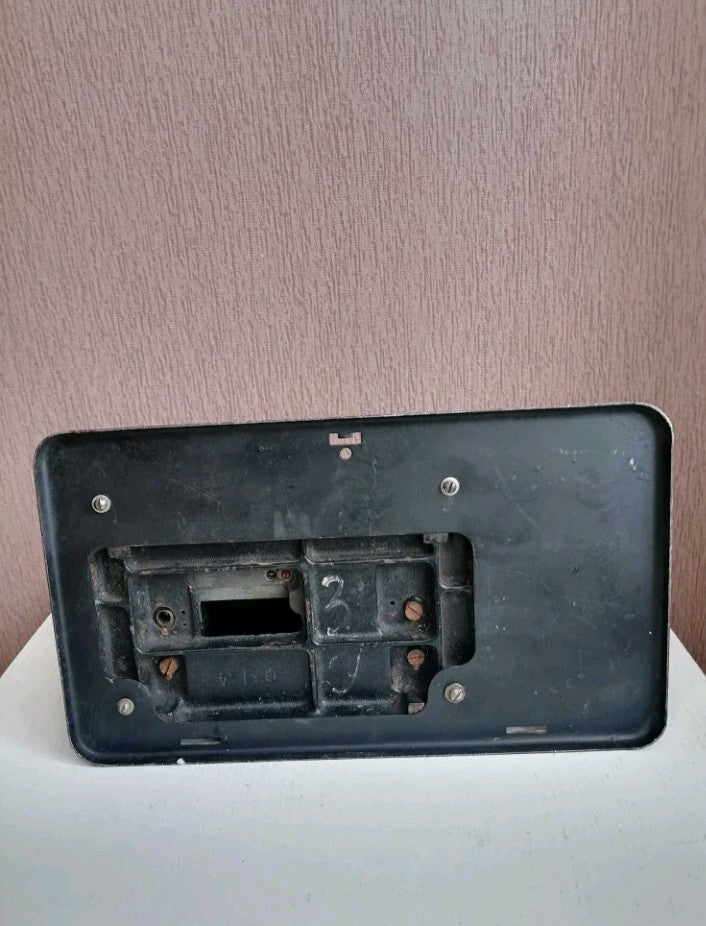 Felix-M arithmometer with its original metal dust cover and handle – detail 5