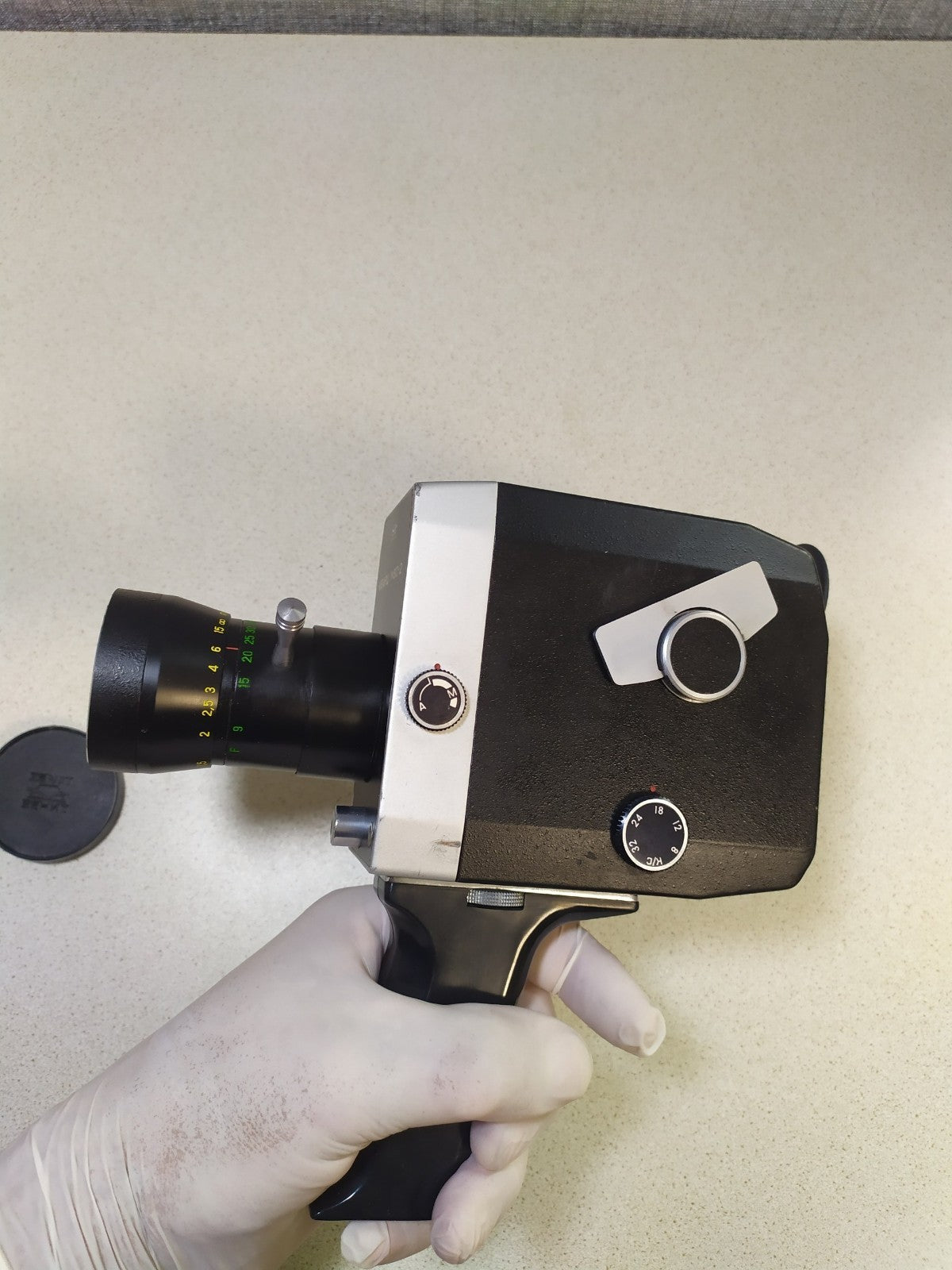 Set of four screw-in filters, lens hood and cable release in the box – detail 16