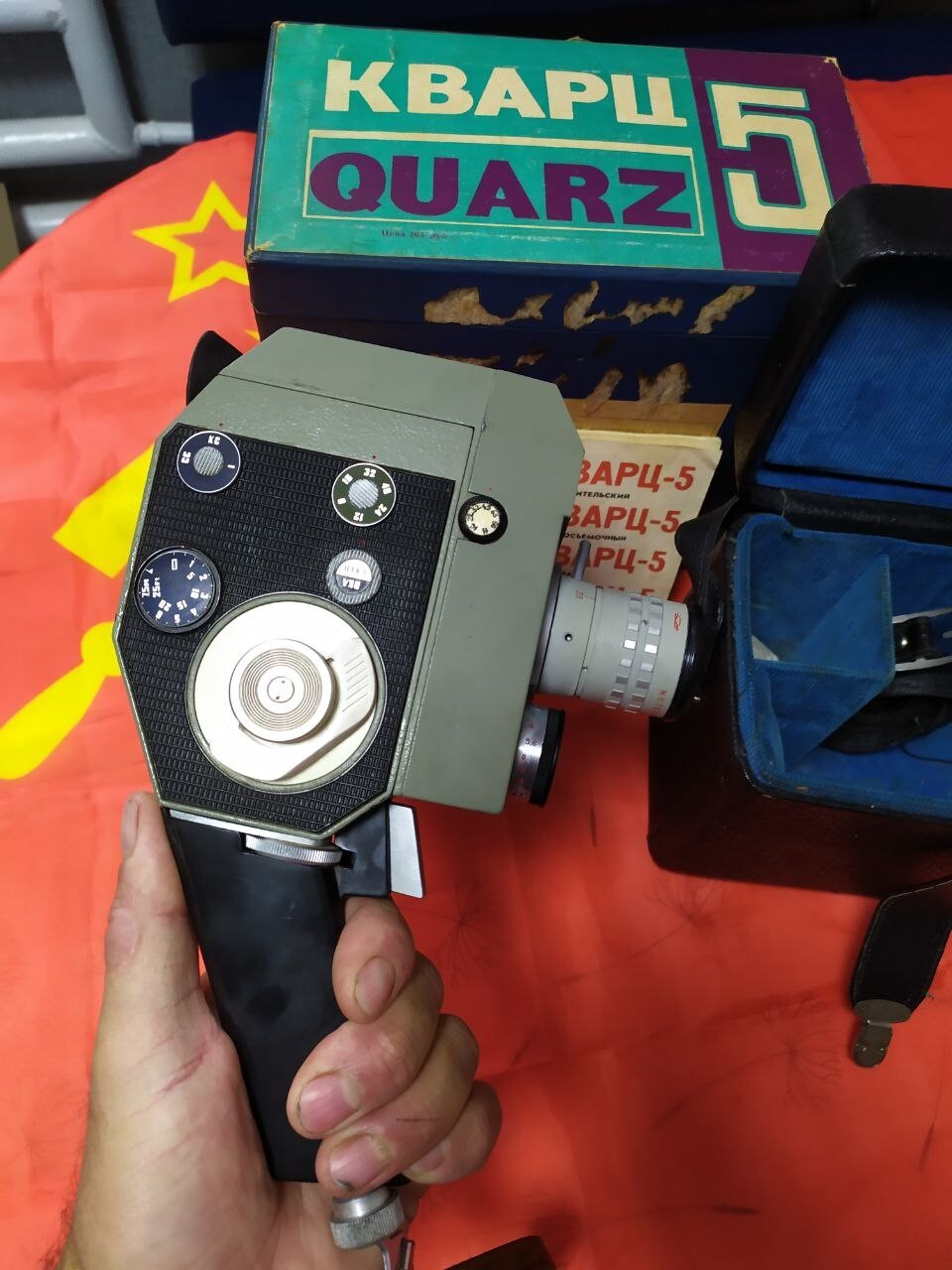 Quarz-5 camera in its original leather case with blue velvet – detail 11