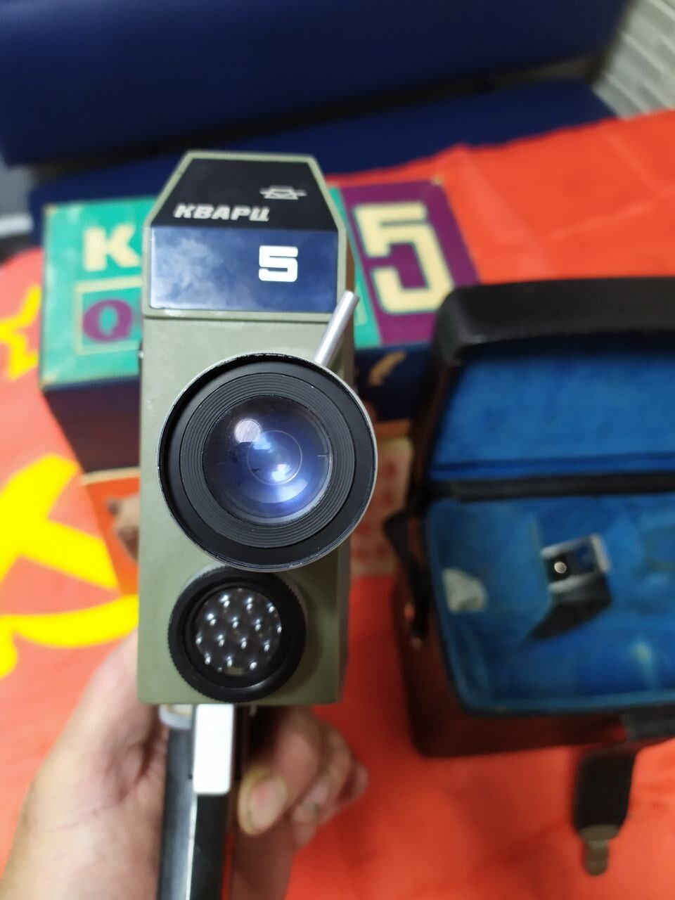 Quarz-5 camera in its original leather case with blue velvet – detail 14