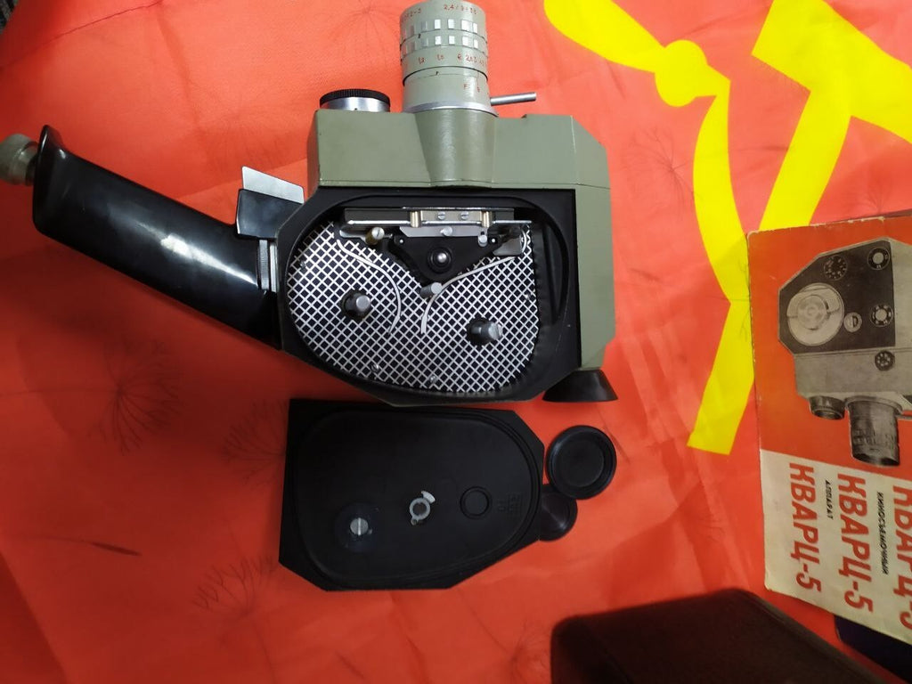 Quarz-5 camera in its original leather case with blue velvet – detail 17