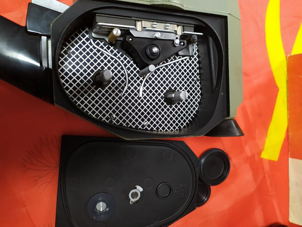 USSR 8mm movie camera box, manual and light filters – detail 18