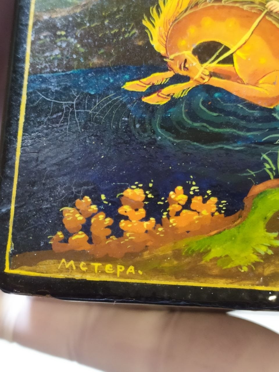 Hand-painted Russian lacquer box with boys scene – detail 11