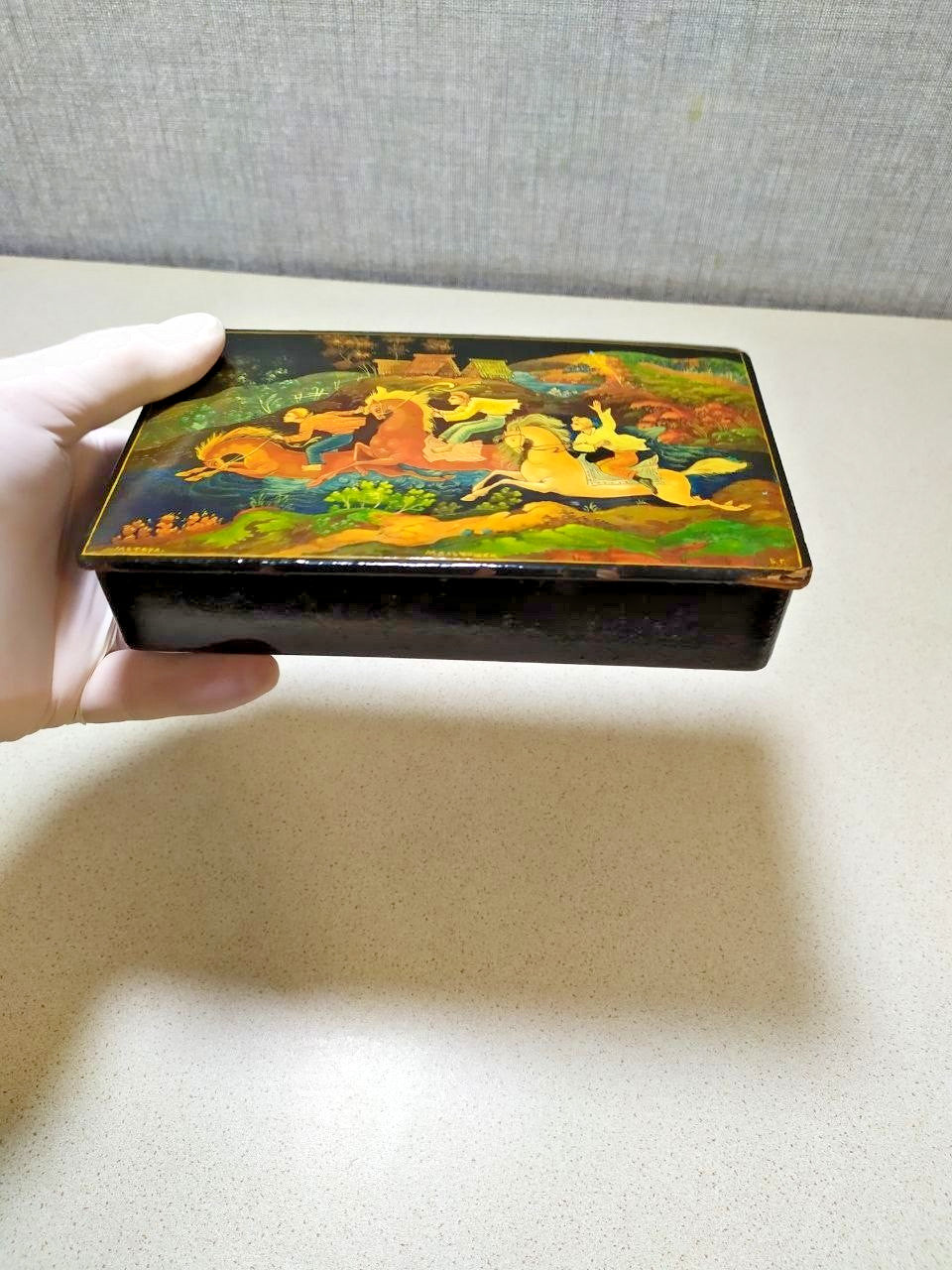 Hand-painted Russian lacquer box with boys scene – detail 5