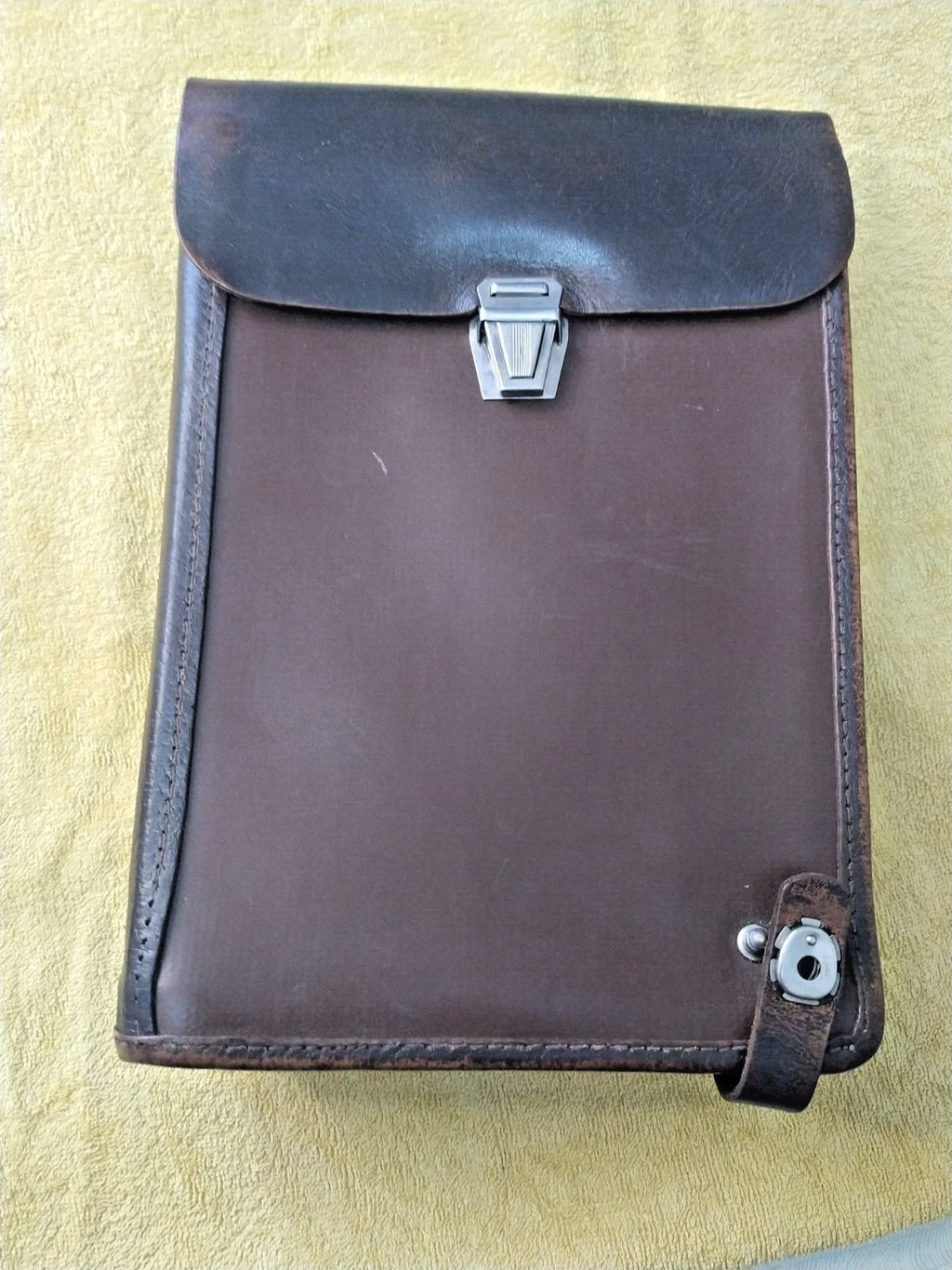 Soviet officer map case planshet in dark brown leather with metal latch