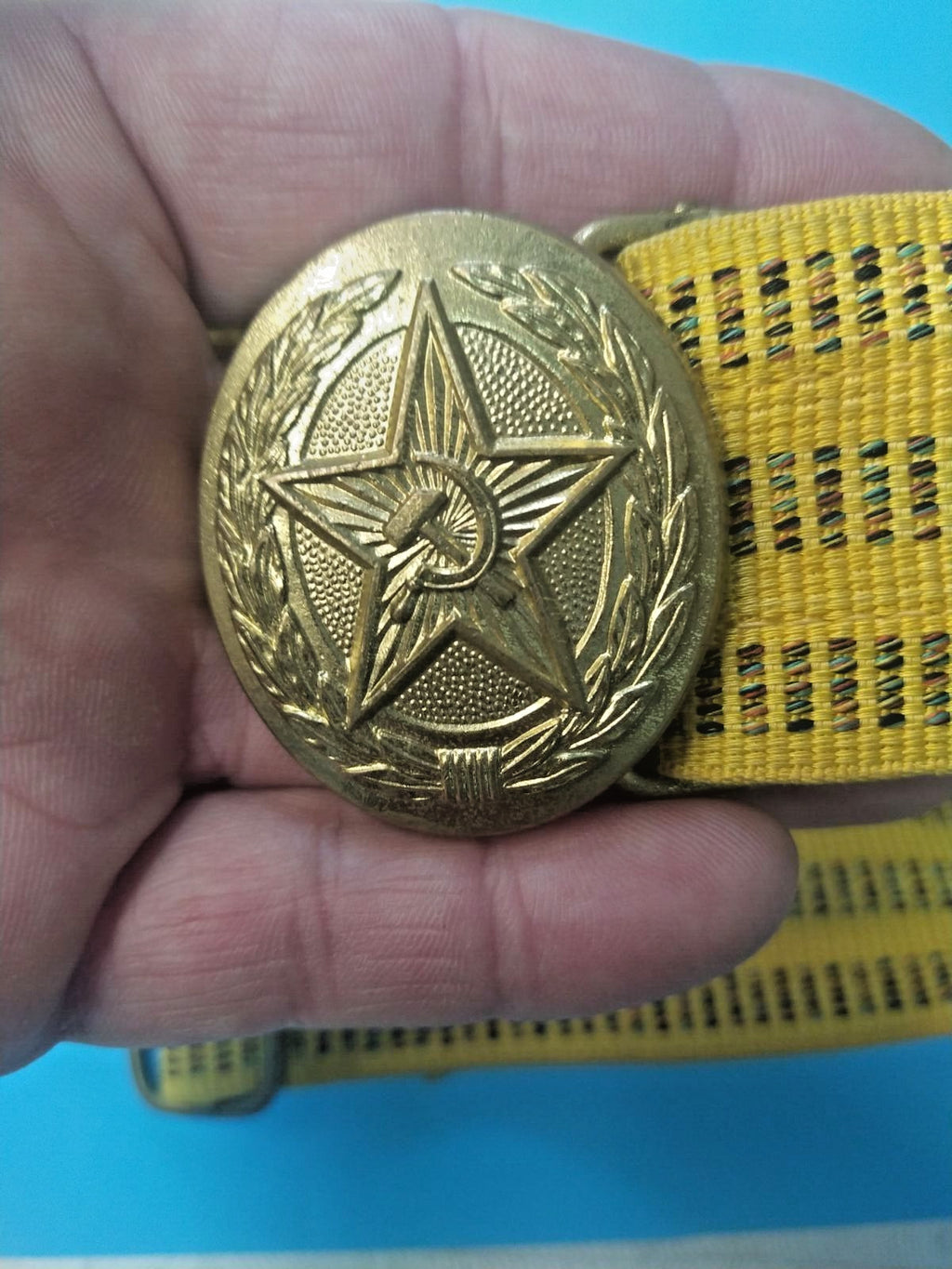Brass buckle with five-pointed star, hammer and sickle and laurel wreath – detail 5