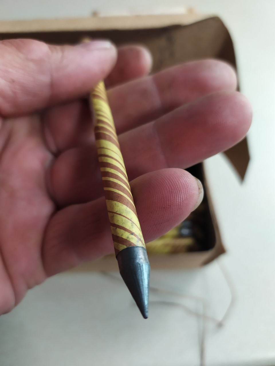 Start pencils with yellow and brown spiral stripes – detail 9