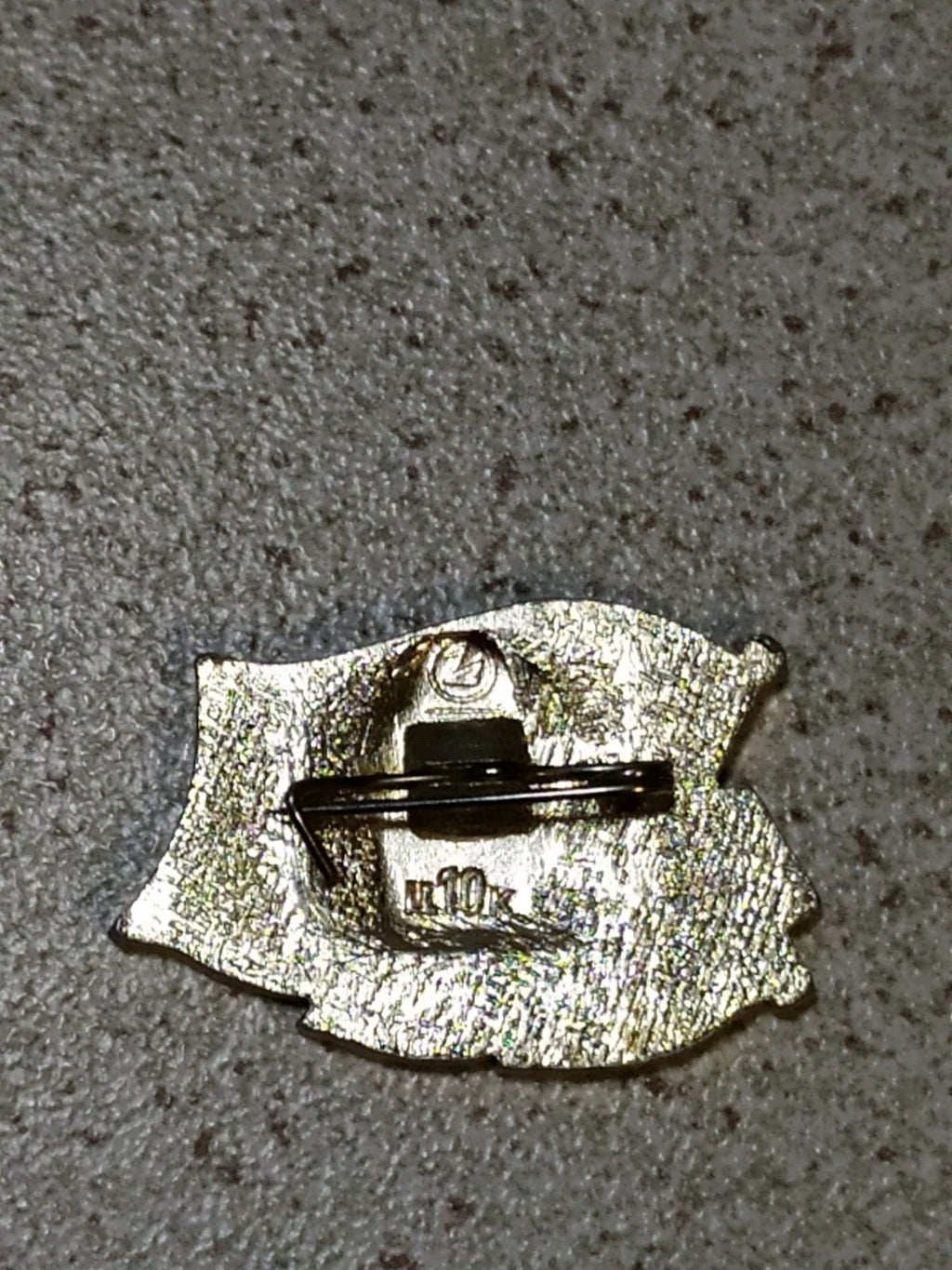 USSR badge for the 70th anniversary of the October Revolution – detail 5