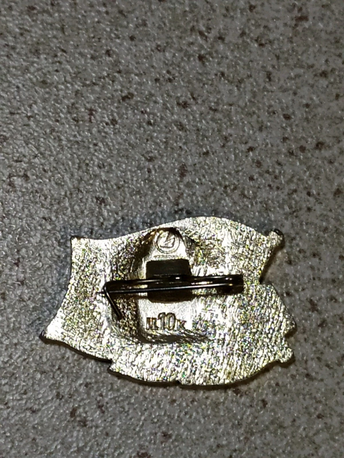 USSR badge for the 70th anniversary of the October Revolution – detail 5