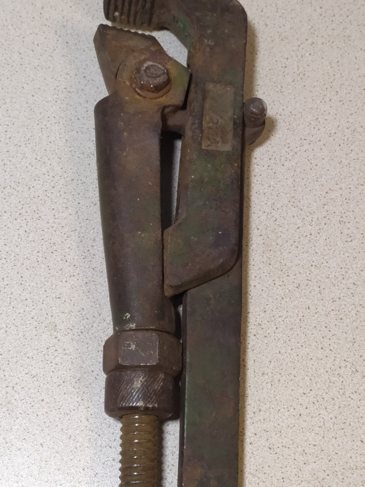 Adjustable pipe wrench made in USSR, close-up of the jaws and thread – detail 5