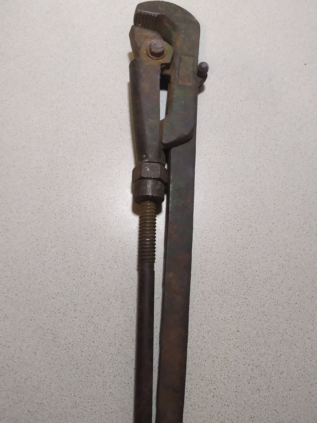 Soviet pipe wrench on a scale, 2.337 kg (5.15 lb) – detail 7