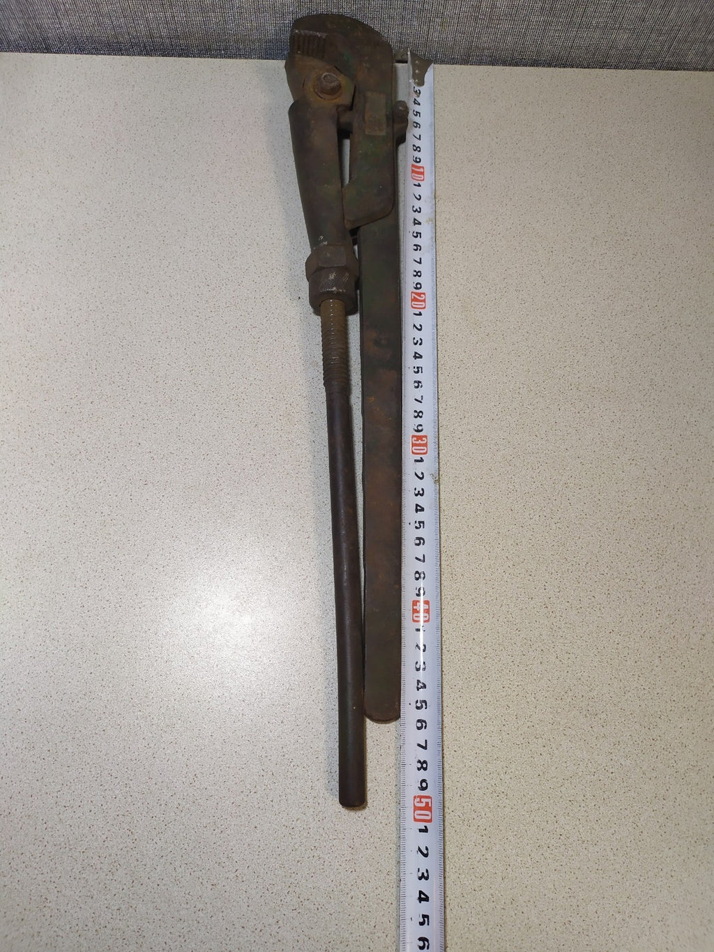 Adjustable pipe wrench made in USSR, close-up of the jaws and thread – detail 8