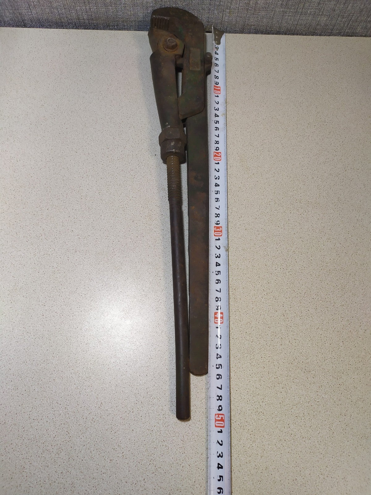 Adjustable pipe wrench made in USSR, close-up of the jaws and thread – detail 8