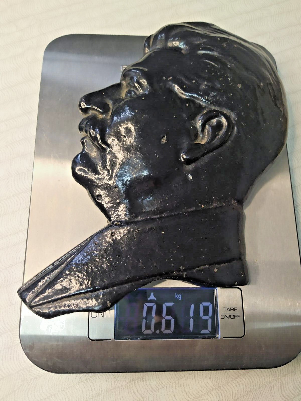 Round silver Lenin bas-relief, Soviet sculpture wall decor – detail 18