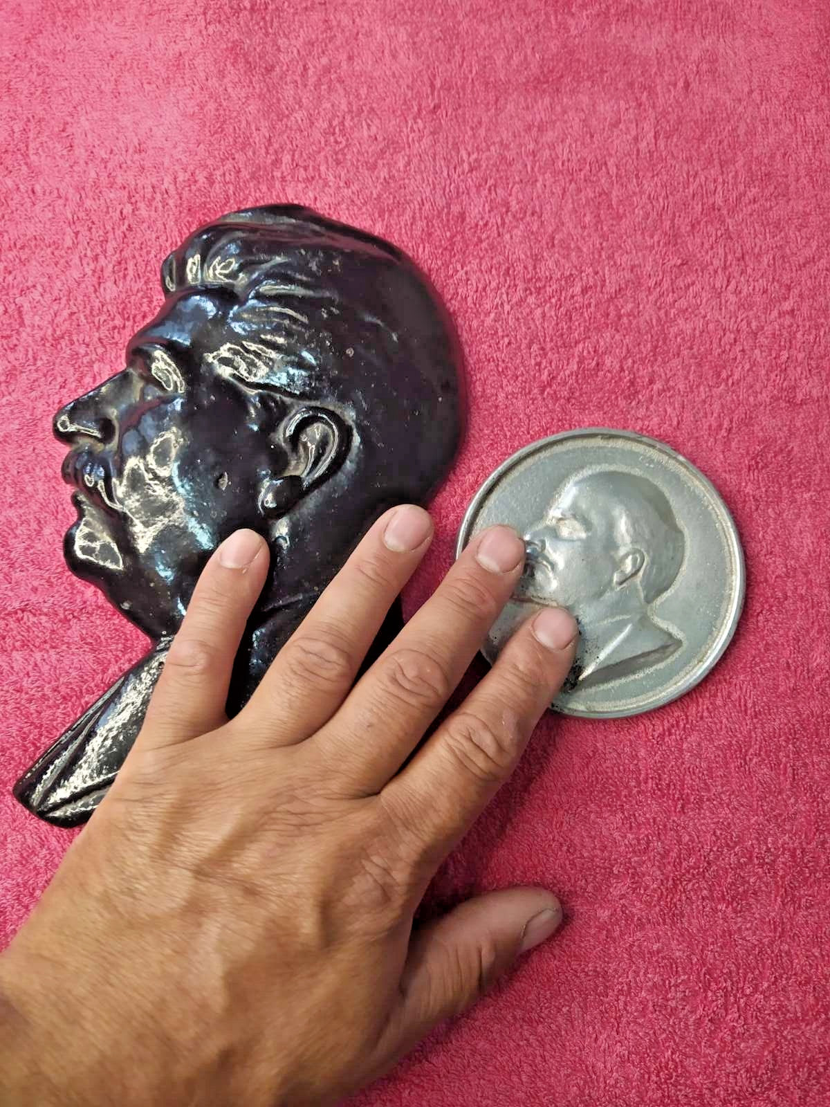 Stalin bas-relief in black glossy enamel cast metal, profile facing left