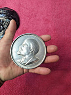 Round silver Lenin bas-relief, Soviet sculpture wall decor – detail 6
