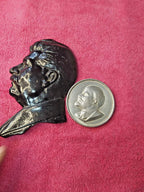 Stalin bas-relief in black glossy enamel cast metal, profile facing left – detail 8