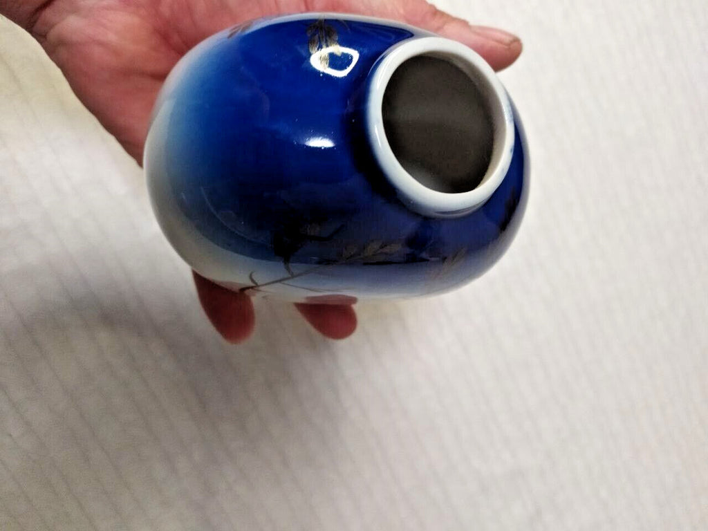 Cobalt blue to white gradient glaze on vintage porcelain vase – detail 6