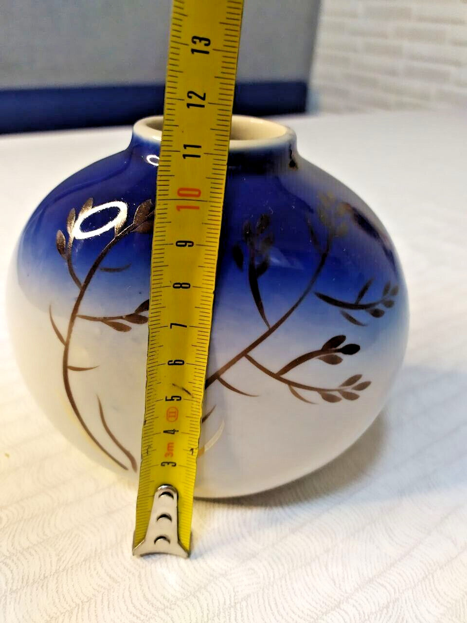Cobalt blue to white gradient glaze on vintage porcelain vase – detail 9