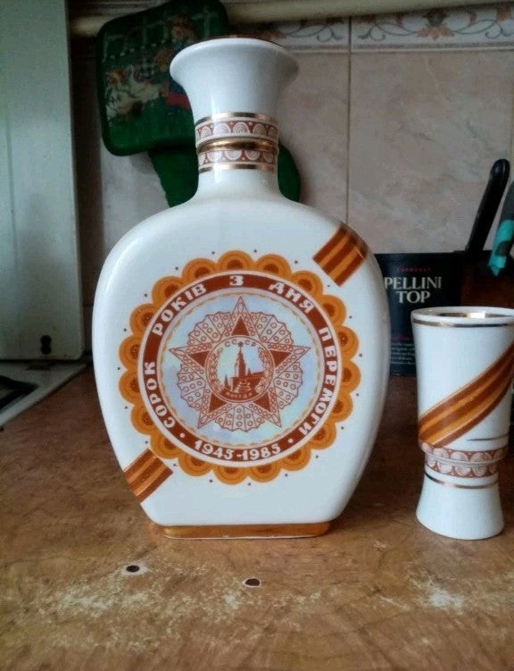 Soviet porcelain decanter and shot glass for the 40th anniversary of Victory, 1945–1985
