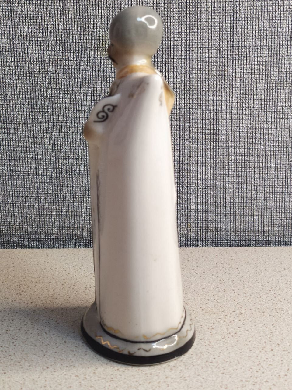 Caucasian horseman figurine in burka cloak, compact 11.5 cm porcelain