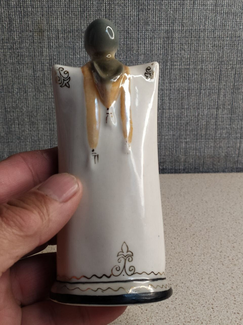 Zmiyev porcelain figurine blue Z factory mark on the underside – detail 8