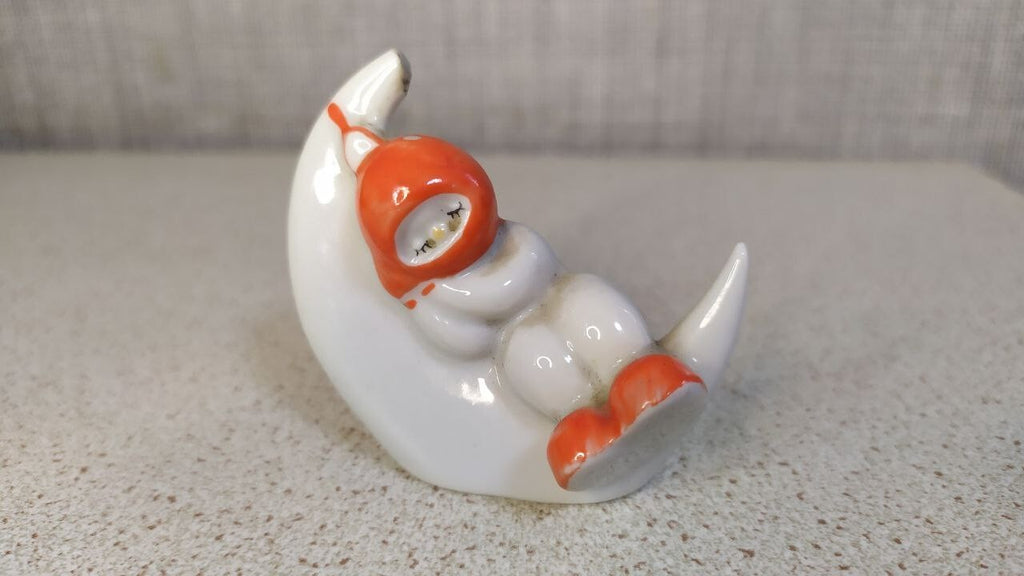Vintage USSR porcelain figurine with orange-red hood and booties – detail 11