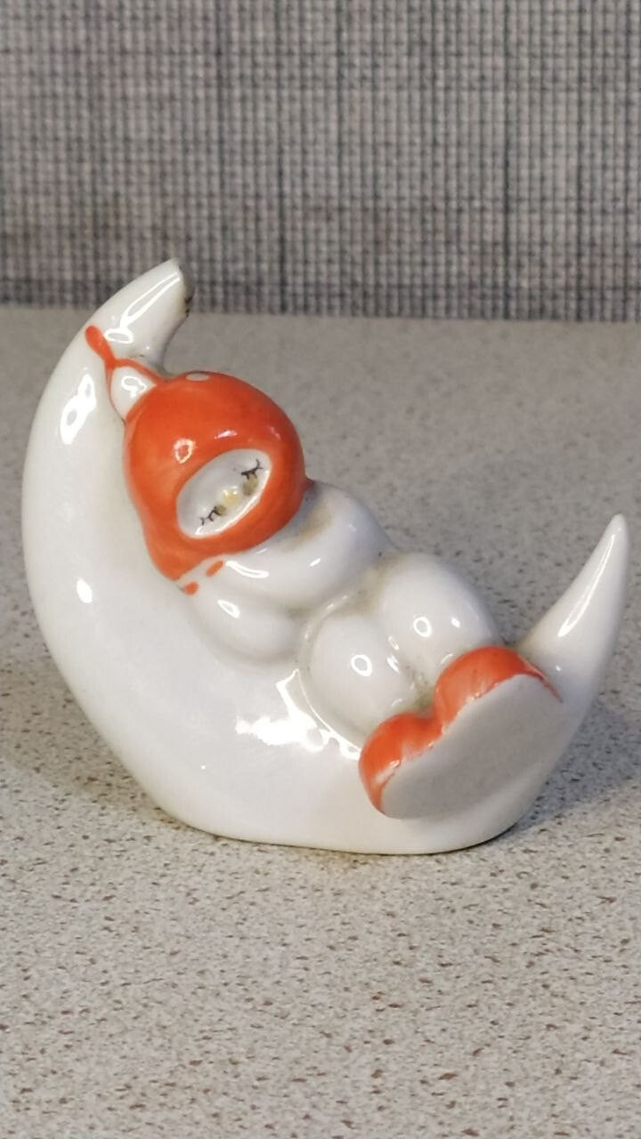 Vintage USSR porcelain figurine with orange-red hood and booties – detail 5