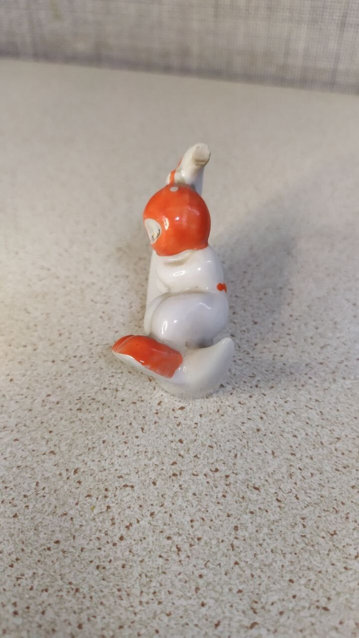 Small factory mark on the bottom of a Soviet porcelain figurine – detail 7