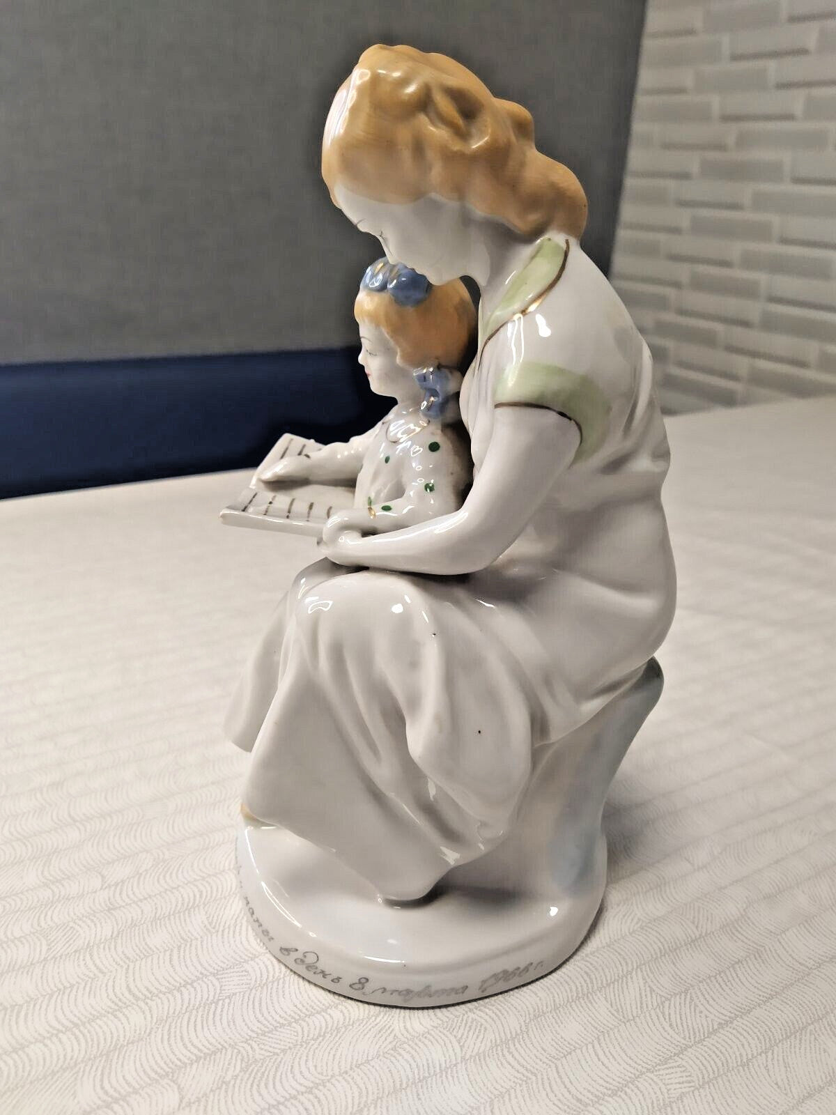 Vintage USSR porcelain statuette from Polonne, Ukraine – detail 5