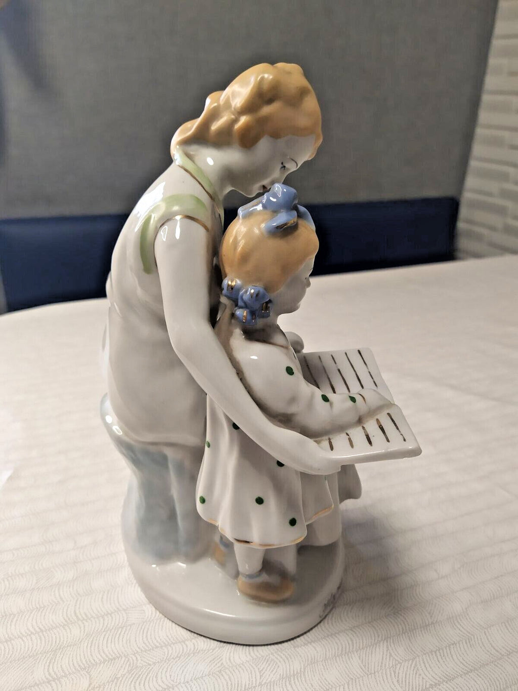 Mother and child reading porcelain figure, front view – detail 7