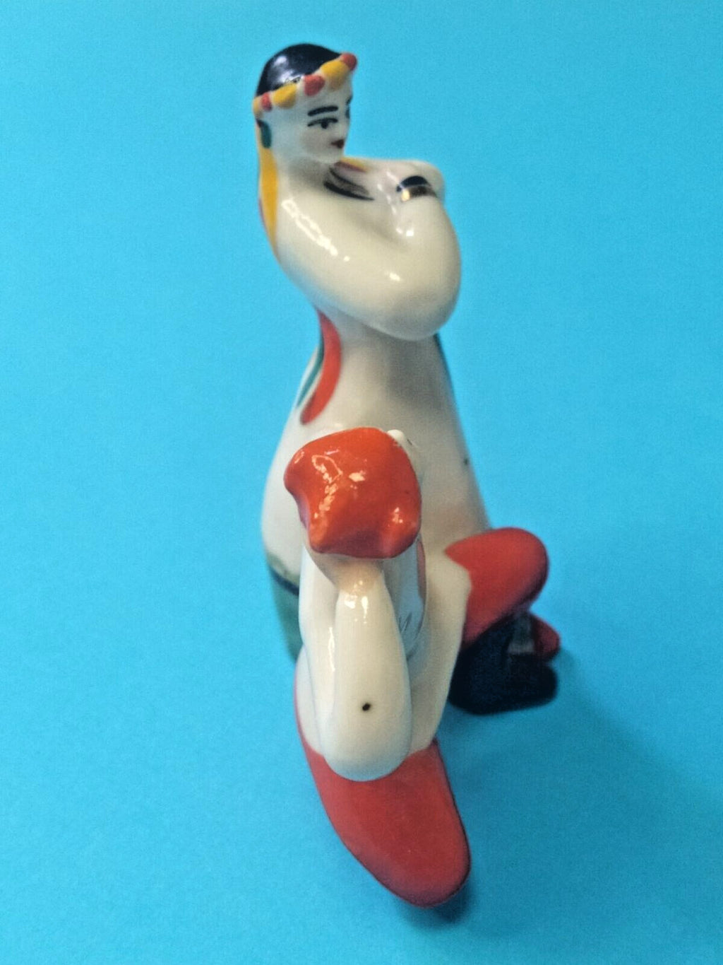 Ukrainian dancers figurine hand-painted with gold accents – detail 12