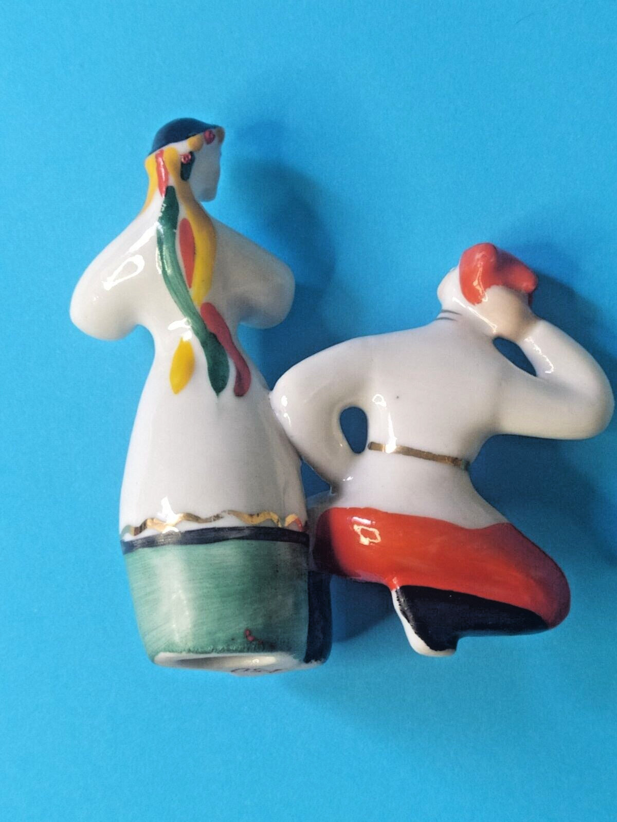 Ukrainian dancers figurine hand-painted with gold accents – detail 9