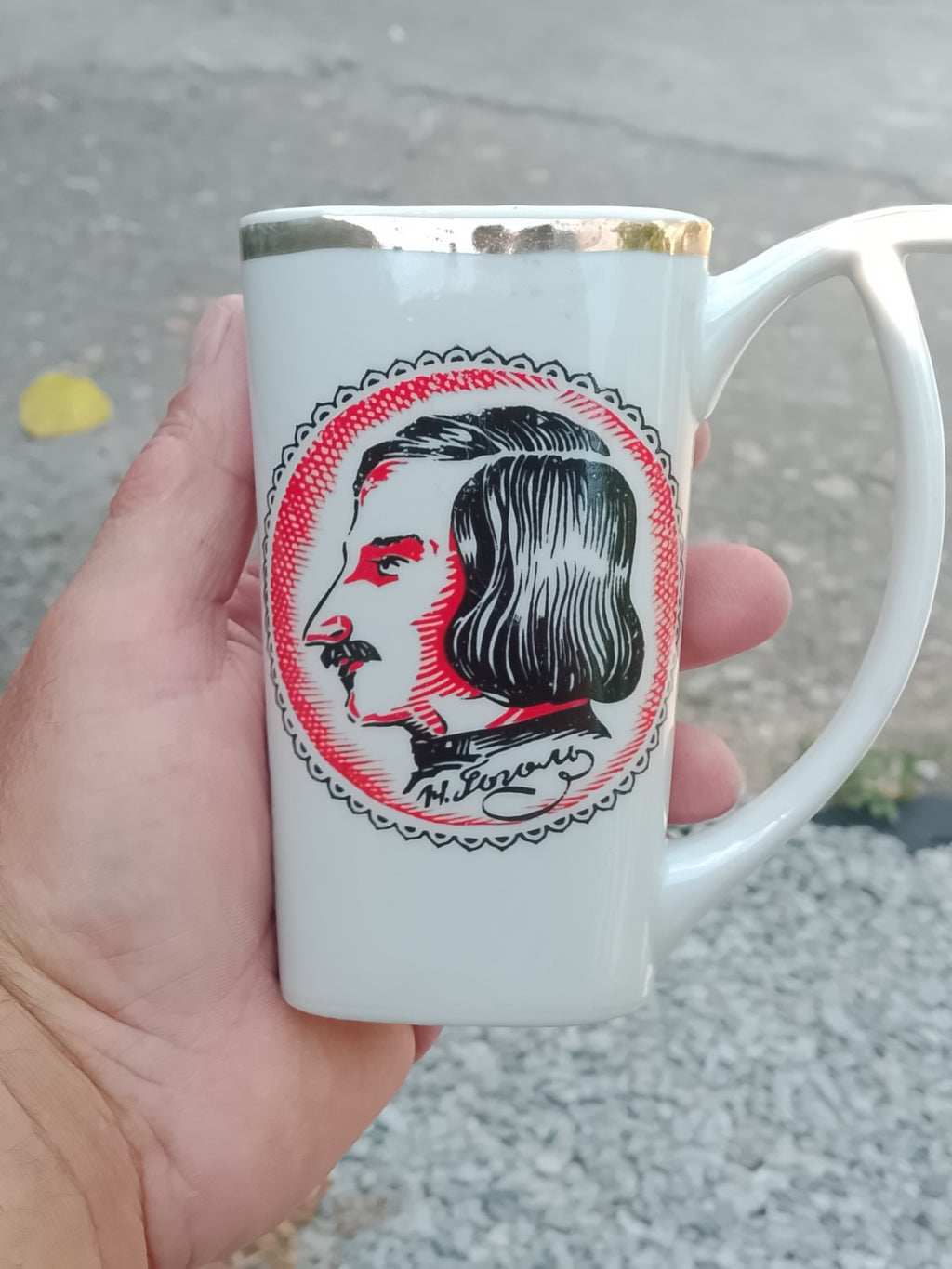 Back of the Myrhorod spa cup with town name and landscape emblem