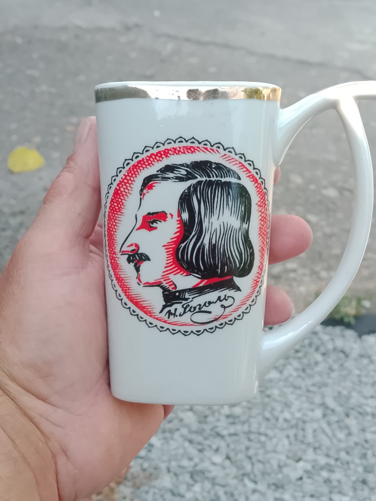Back of the Myrhorod spa cup with town name and landscape emblem