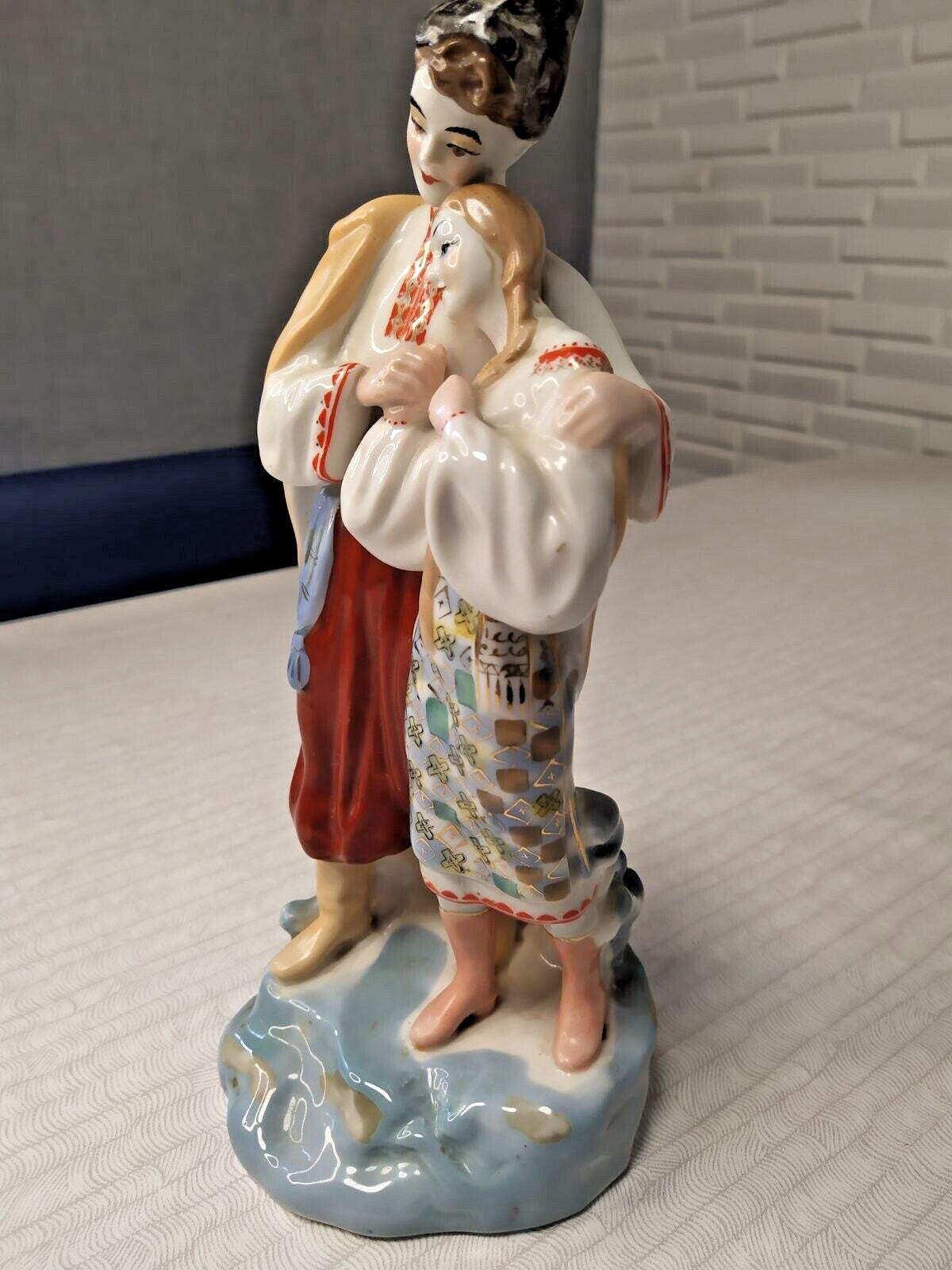 Polonne porcelain couple figurine titled May Night – detail 5