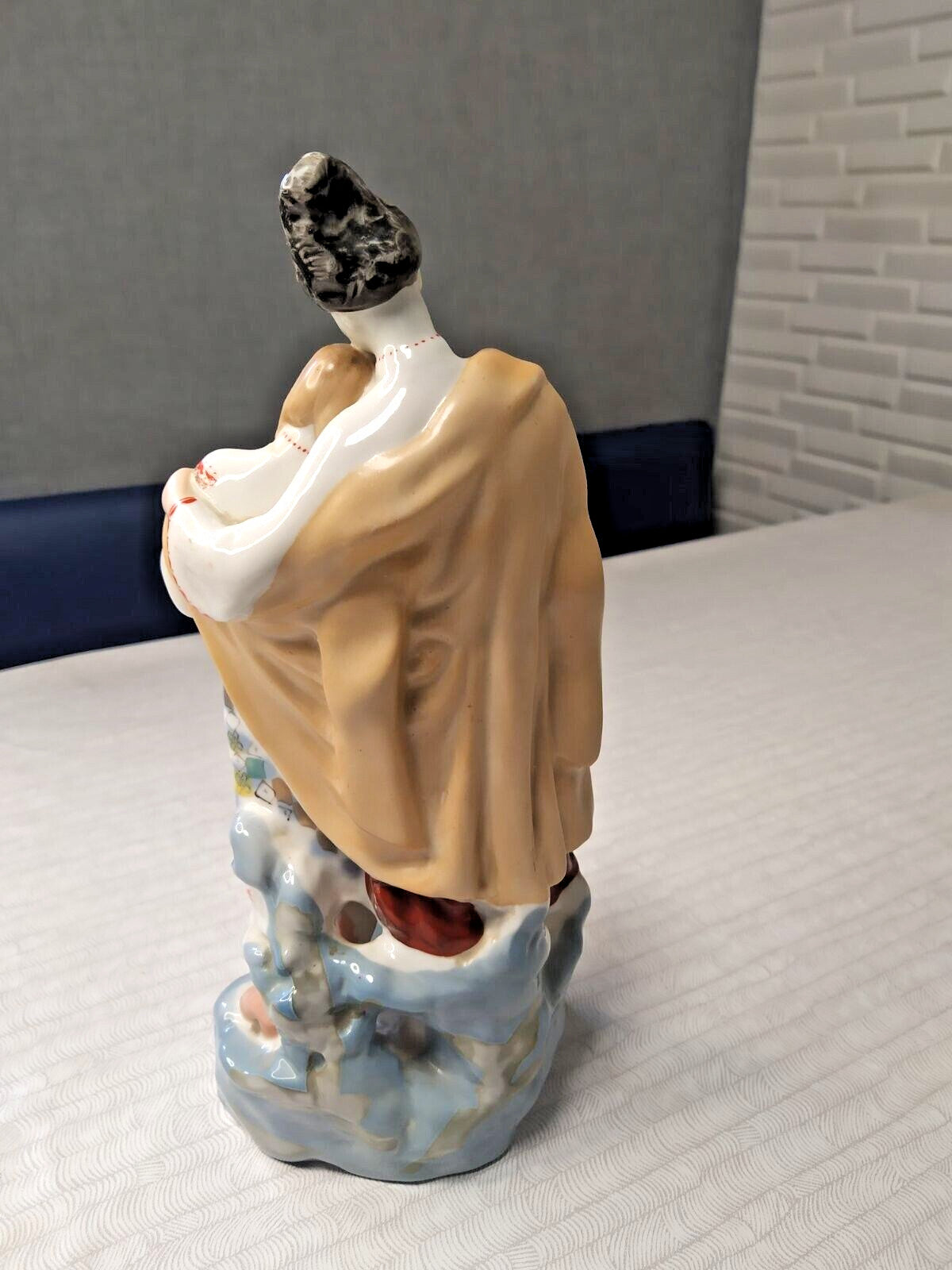 USSR love couple figurine in Ukrainian style – detail 6